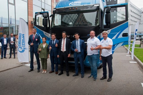 Компания IVECO представляет работающий на метане тягач IVECO Stralis в рамках юбилейного Х Петербургского международного газового форума 5-8 октября 2021 года